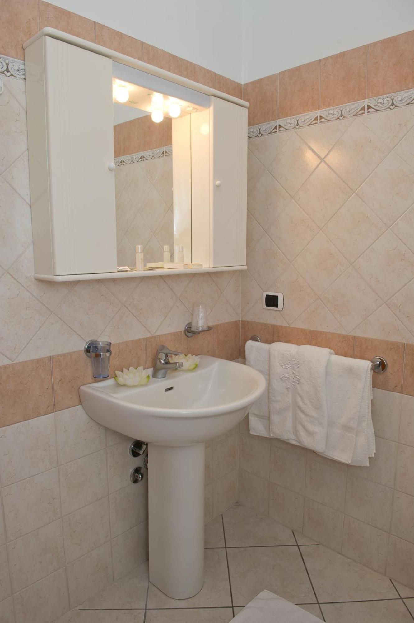 Residenza Raggio Appartement Riccione Buitenkant foto